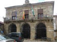 Ayuntamiento en el Casco Antiguo de Cilleros, en Sierra de Gata, Cáceres, Extremadura