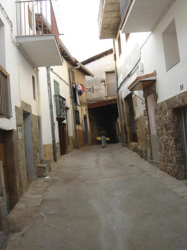 Calle en Torre de Don Miguel en Sierra de Gata, Cáceres, Extremadura.