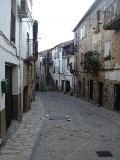 Calle en Torre de Don Miguel en Sierra de Gata, Cáceres, Extremadura.