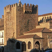 Cáceres se puede visitar desde la Sierra de Gata