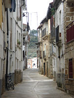 Calle del casco antiguo de Cilleros, en Sierra de Gata
