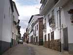 Calle de Perales del Puerto en Sierra de Gata